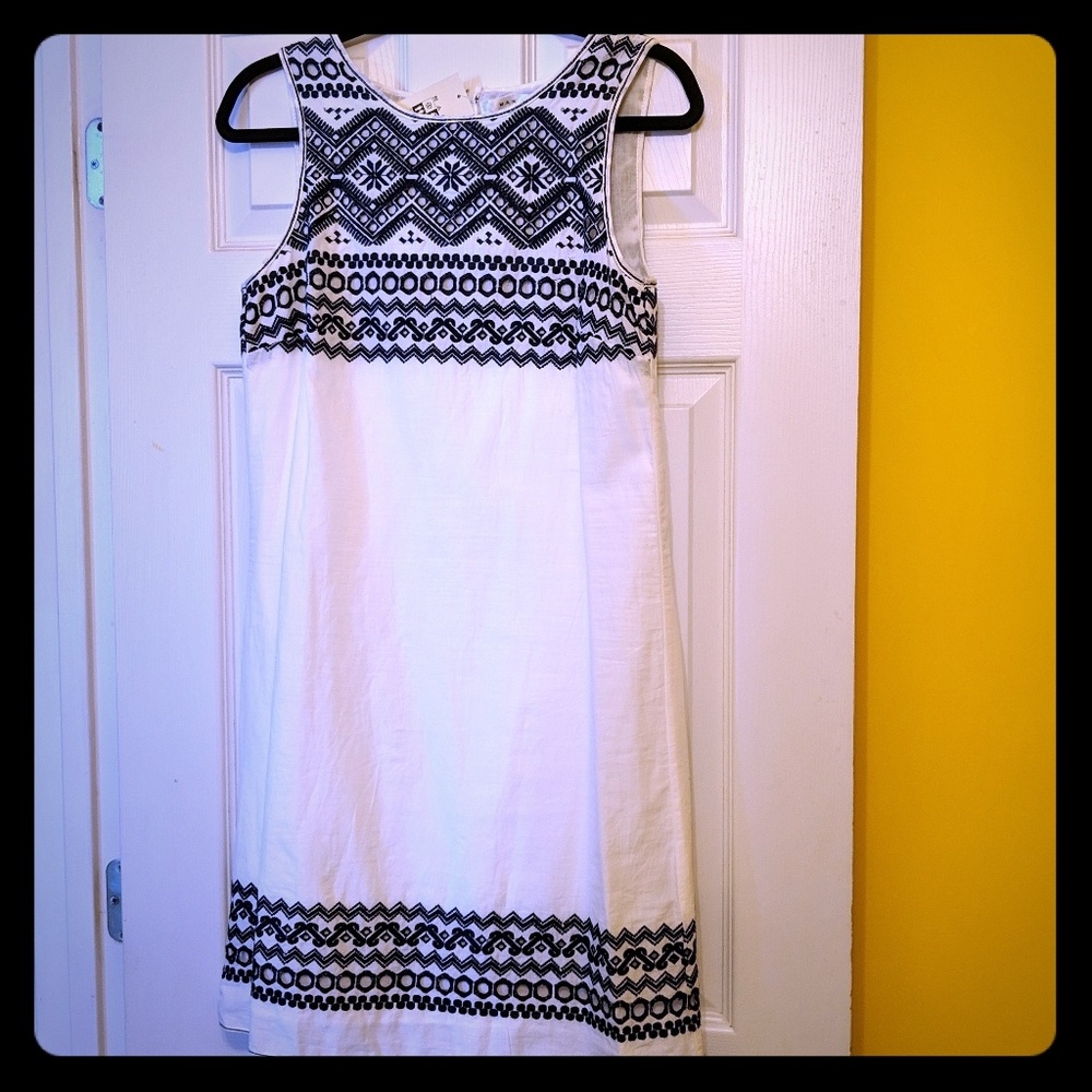 NWT Gorgeous White Cotton Dress, w/blue embroidery